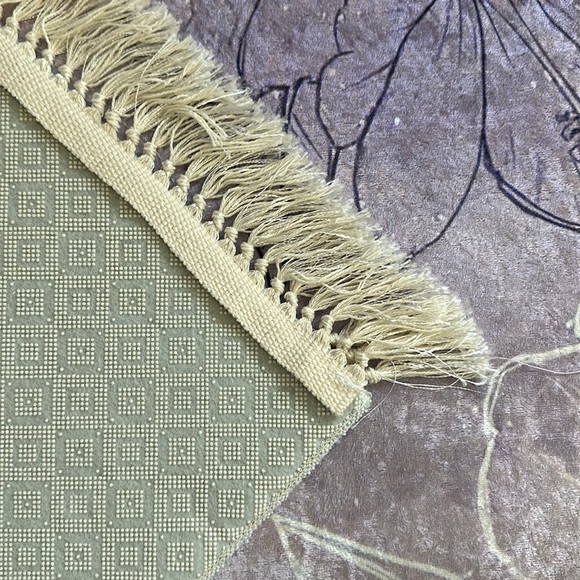 Girls prayer mats, padded and velvet texture . Anti slip bottom - Picture 2 of 3